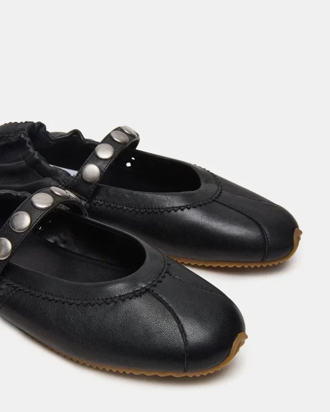 Anaya de cuero negro con tachuelas Anaya de cuero negro con tachuelas