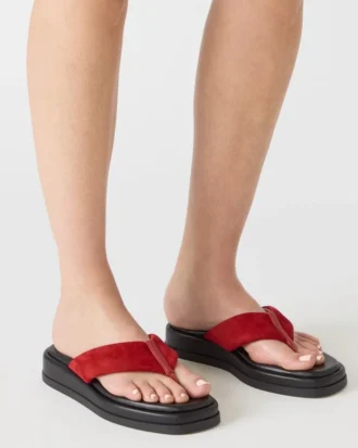 Bella de ante rojo