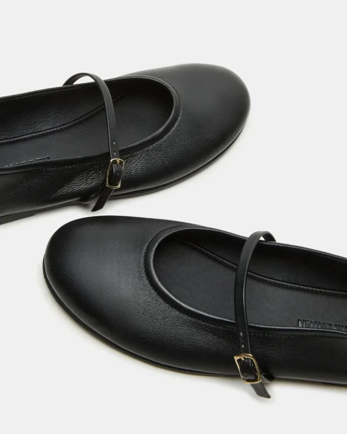 Besette de cuero negro Besette de cuero negro