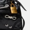Bolso Riggs con adornos, negro desgastado Bolso Riggs con adornos, negro desgastado