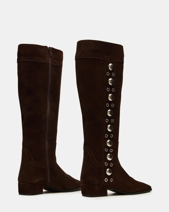 Botas altas de ante marrón con tachuelas Dingo Botas altas de ante marrón con tachuelas Dingo