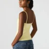 Camiseta sin mangas Goldie amarillo pálido