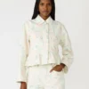 Chaqueta floral Sloan en color melocotón beige