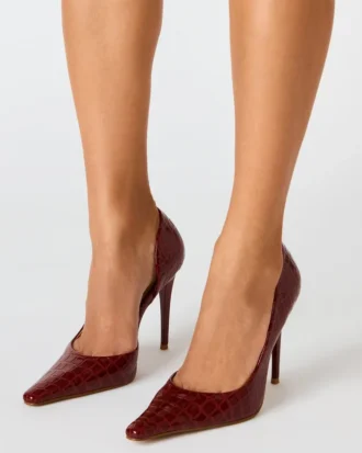 Elegante cocodrilo rojo