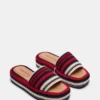 Estilo playero, tejido rojo multicolor Estilo playero, tejido rojo multicolor