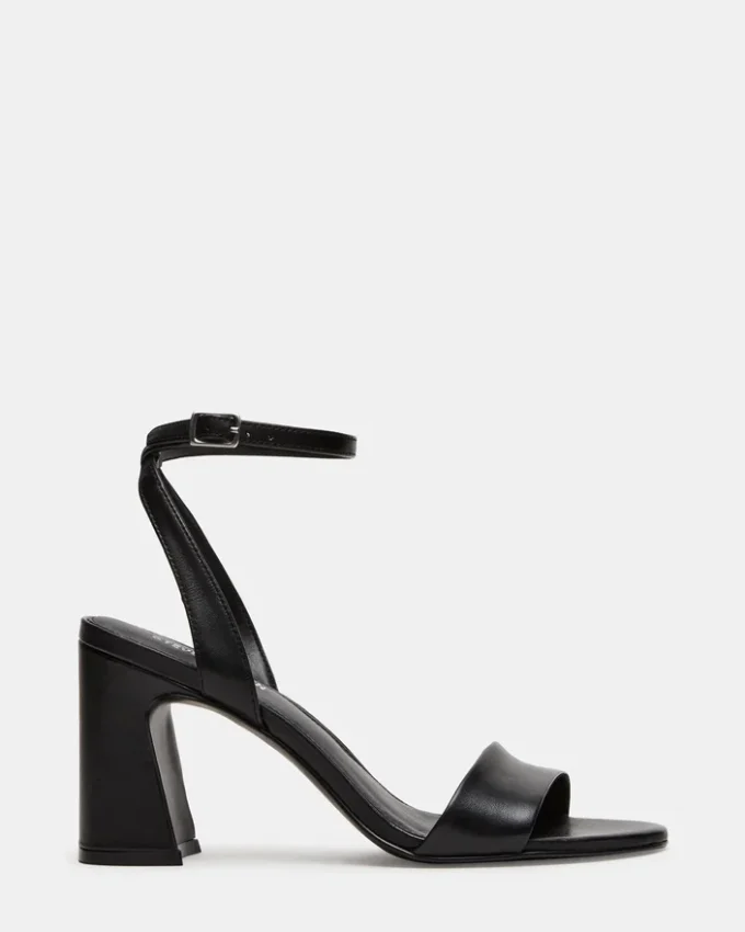 Larah de cuero negro Larah de cuero negro