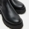 Lowa de cuero negro