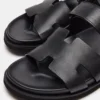 Maiven de cuero negro