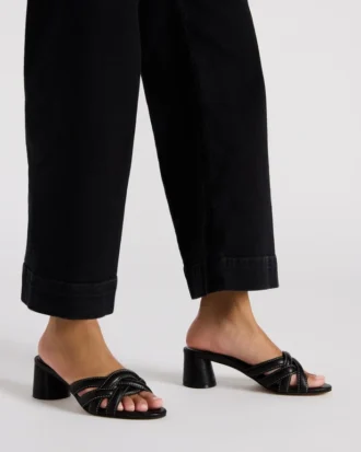 Marano de cuero negro