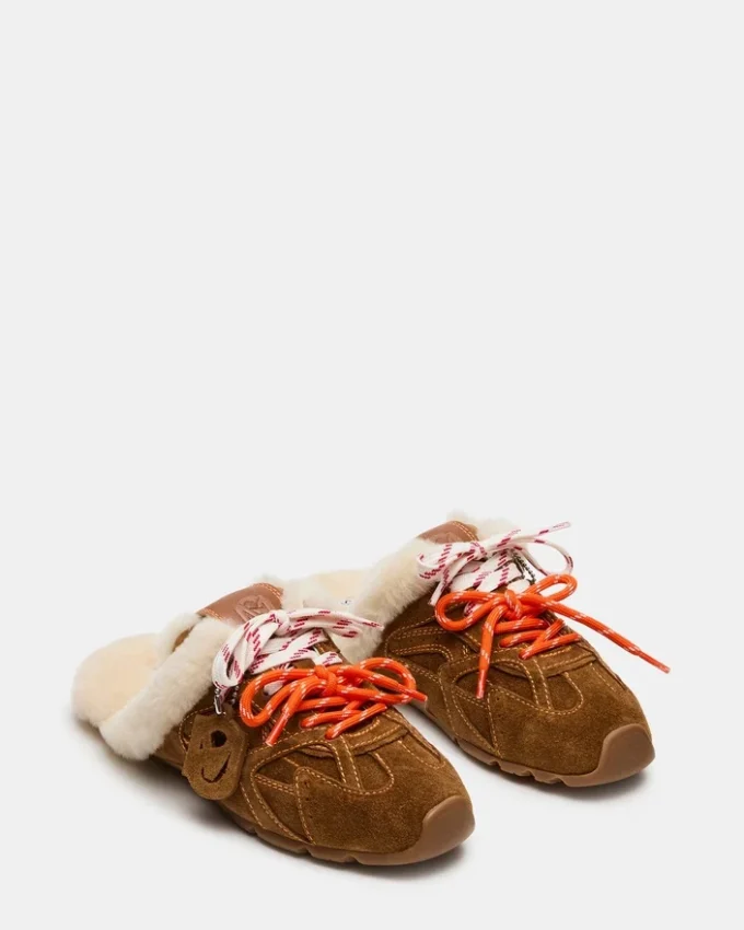 Mules Aziel de ante color castaño con pelo sintético