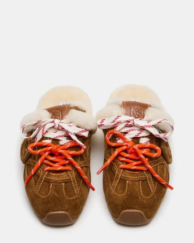 Mules Aziel de ante color castaño con pelo sintético