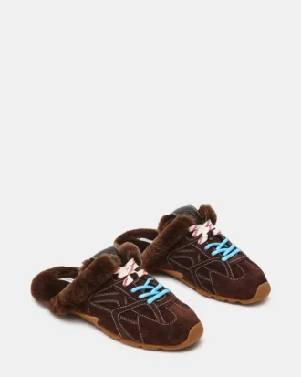 Mules Aziel de ante marrón chocolate con pelo sintético