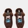 Mules Aziel de ante marrón chocolate con pelo sintético