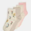 Pack de 4 calcetines con flores en tonos marfil Pack de 4 calcetines con flores en tonos marfil