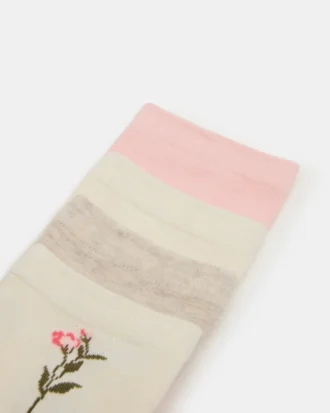 Pack de 4 calcetines con flores en tonos marfil Pack de 4 calcetines con flores en tonos marfil