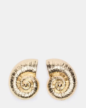 Pendientes con forma de concha de mar dorados