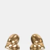 Pendientes de botón con corazón texturizado en oro Pendientes de botón con corazón texturizado en oro