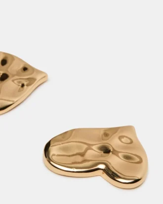 Pendientes de botón con corazón texturizado en oro Pendientes de botón con corazón texturizado en oro