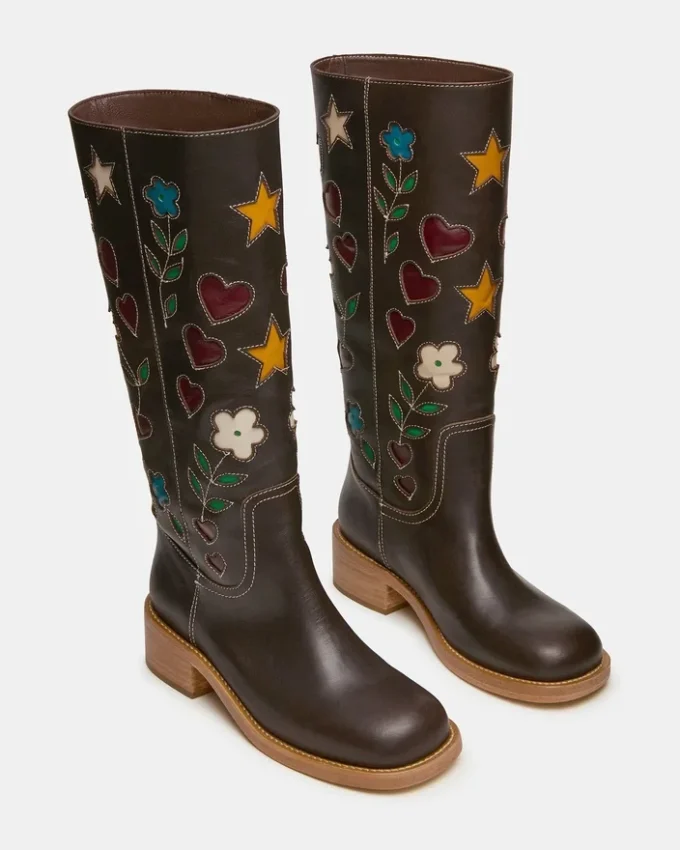 Riggs de cuero marrón con estampado floral