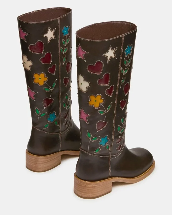 Riggs de cuero marrón con estampado floral