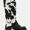 Riggs Negro con estampado de vaca y pantorrilla ancha