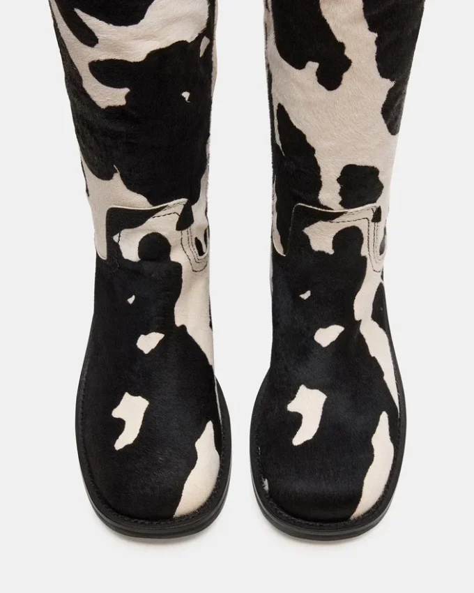 Riggs Negro con estampado de vaca y pantorrilla ancha