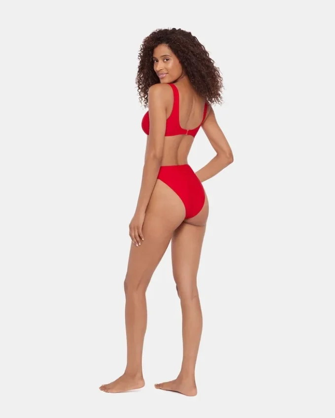 Partes de abajo de bikini de cintura alta Sleek ‘N Chic Cherry Partes de abajo de bikini de cintura alta Sleek ‘N Chic Cherry