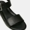 Vaeda de cuero negro