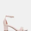 Zapatos de charol Carrson para niña en color rosa palo